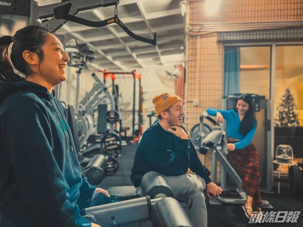 器材多到在招呼朋友時可以當櫈坐。